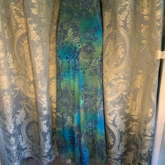 SUE WONG ORIGINAL SEQUINS GOWN, SHOULDER ADJUSTABLE STRAPS. SIDE ZIPPER - Picture 5 of 10